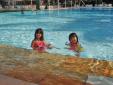 Carmen et Julie Ã  la piscine du ICRJ