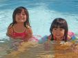 Carmen et Julie Ã  la piscine du ICRJ