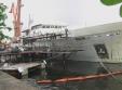 Un ancien cargo en cours de transformation pour devenir un mega yacht