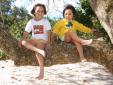 Carmen et Julie dans l'arbre Ã  Lopes Mendes