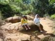 Carmen et Julie sur le chemin de Lopes Mendes