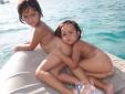 Les petites sur le dinghy